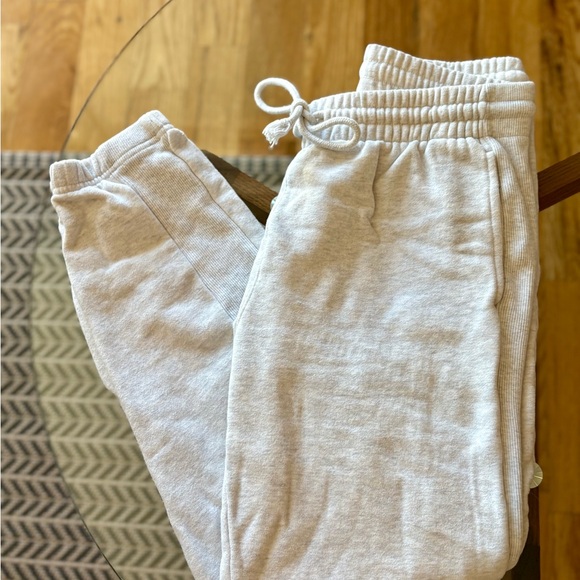 TNA Women’s Cozy FLEECE BOYFRIEND SWEATPANT Heather Cloud White - Picture 7 of 7